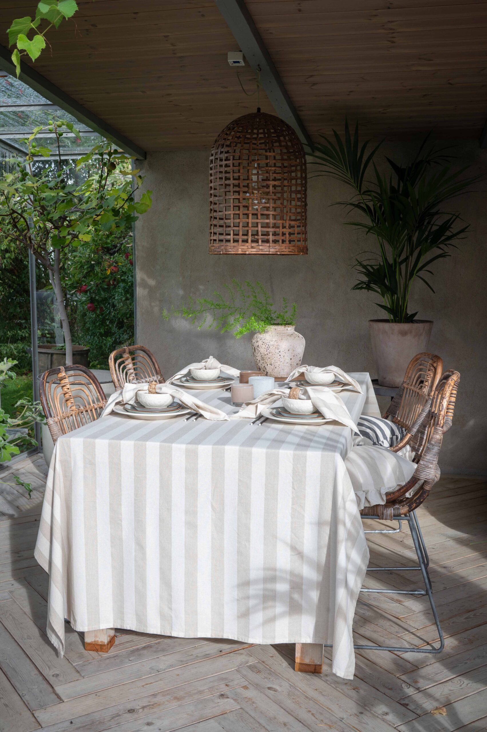 Bordsduk Amalia vit beige
