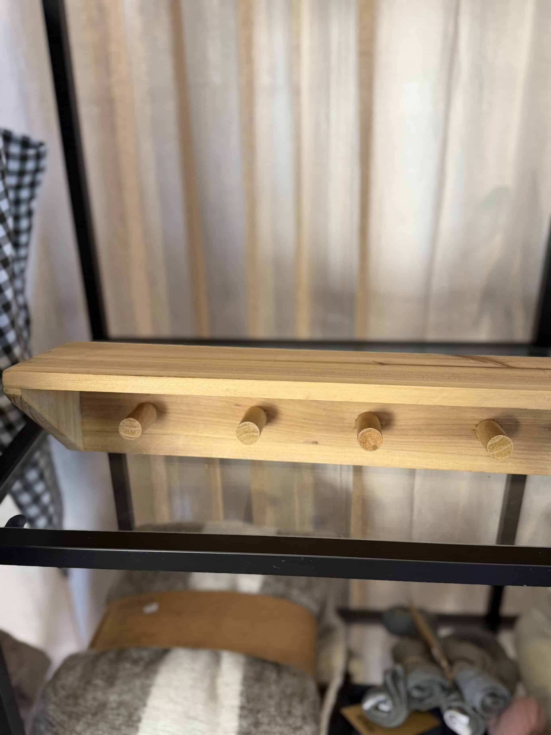 Hylla Simon med knoppar